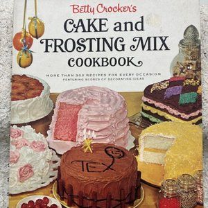 CAKE & FROSTING COOKBOOK - Betty Crocker First Edition